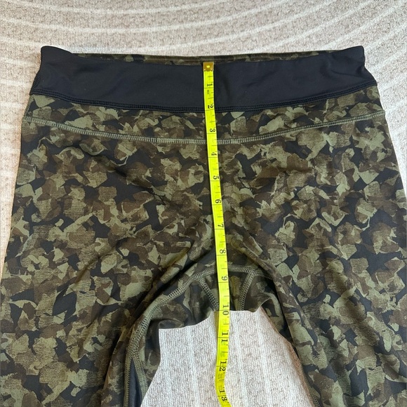 Lululemon Leggings Womens Sz 6 Crop Inspire Run Green Military Gym Workout Yoga - Picture 6 of 11